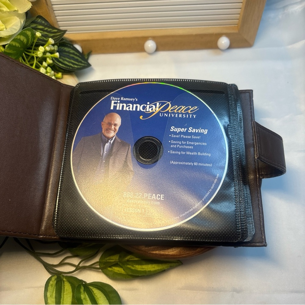 Dave Ramsey FINANCIAL PEACE University 16 CD Set in Faux Leather Case - Picture 2 of 4